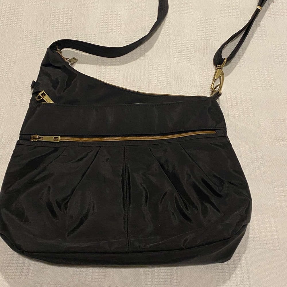 EUC TRAVELON Signature 3 Anti-Theft Crossbody bag in Black